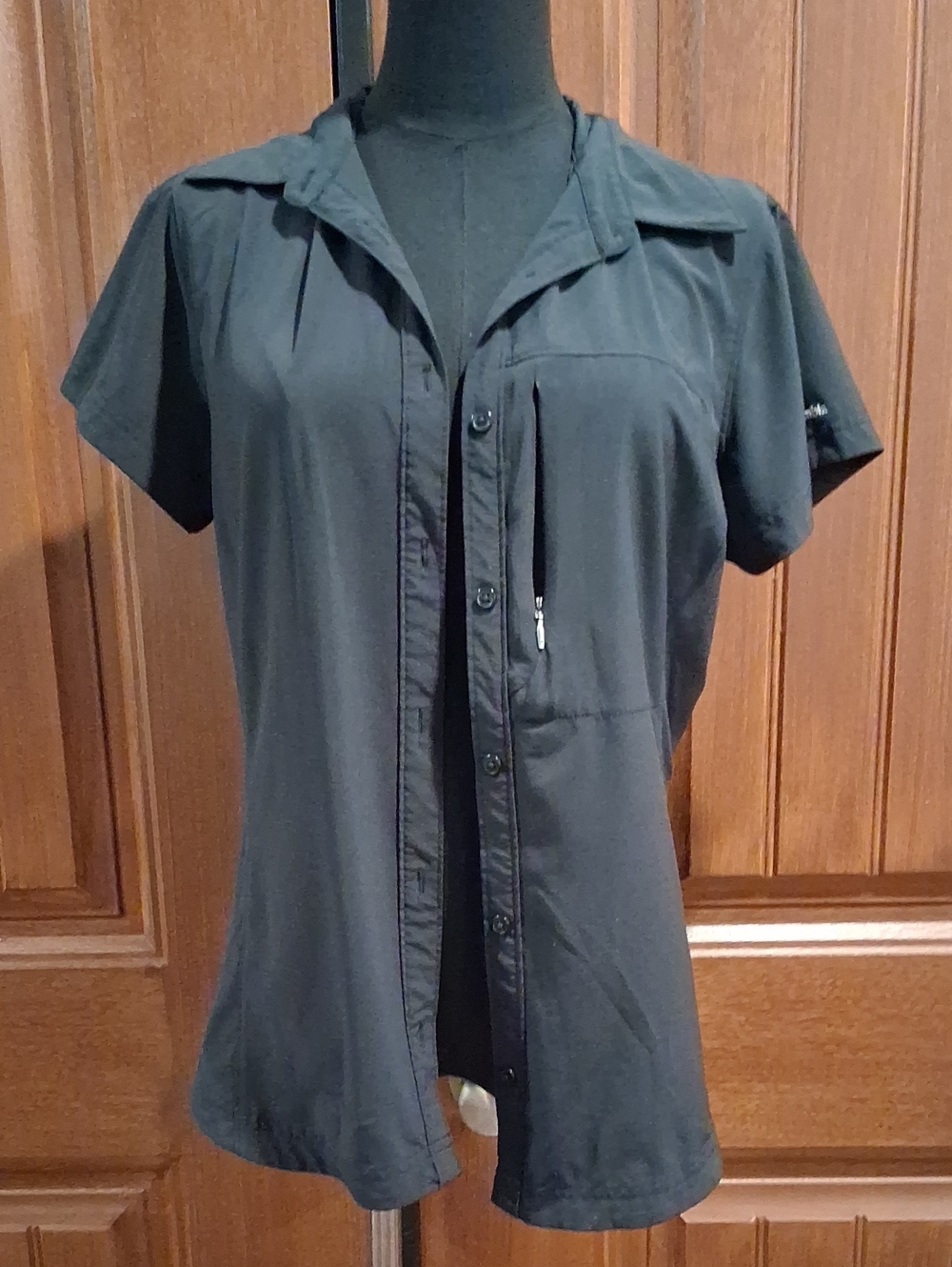 Columbia Black Short-Sleeve Button-Front Shirt